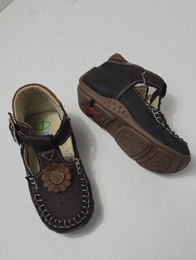 Girls Brown Floral Accent Moccasin Mary Jane Shoes
